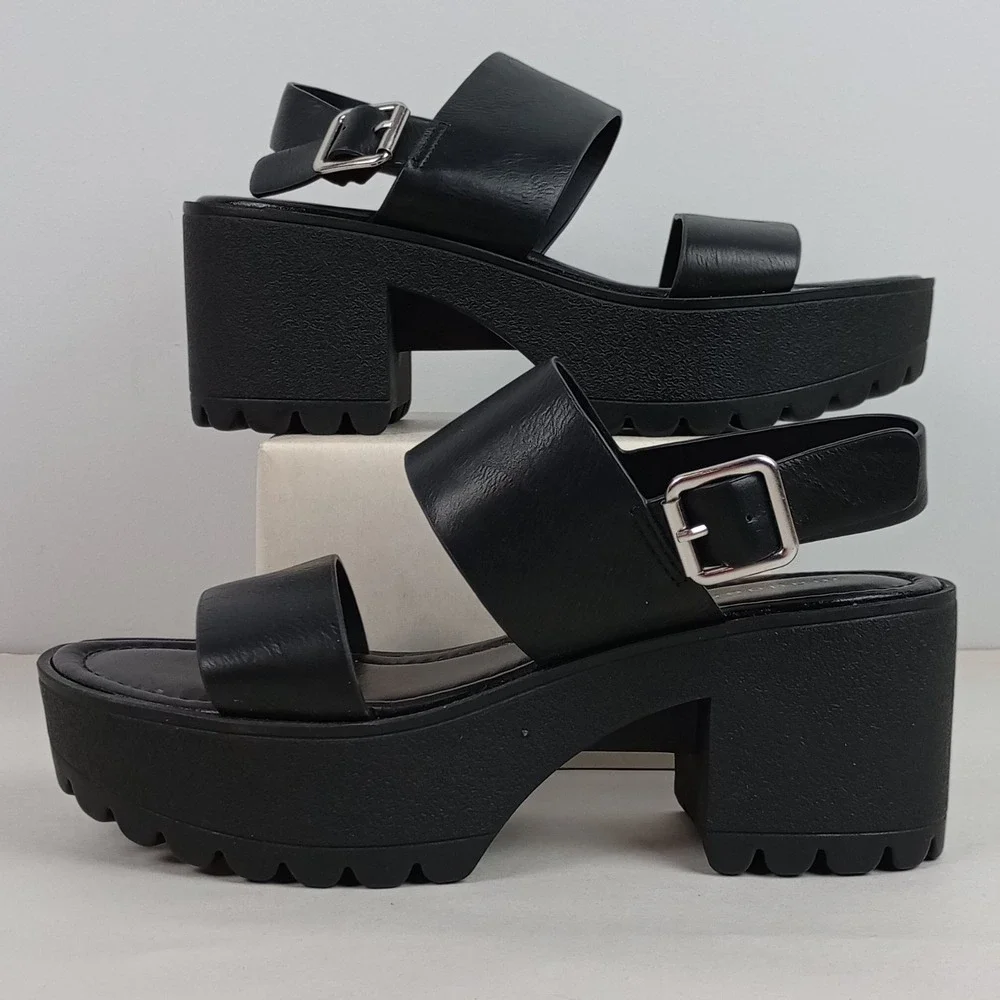 Madden Girl Womens 7 Black Platform Lug Sole Buckle Strappy Coliee Sandals